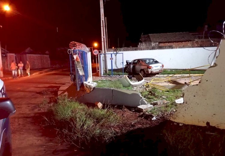 IVINHEMA: Condutora sem habilitação colide em muro da estação de tratamento de esgotos