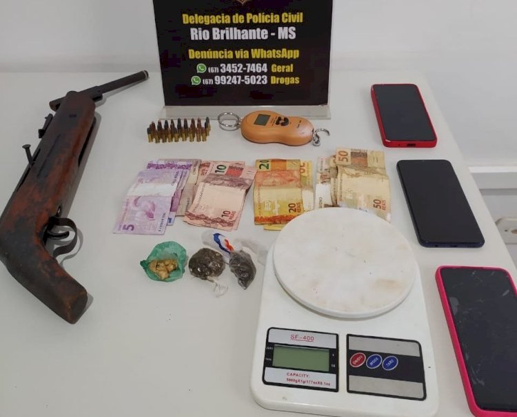 Polícia Civil fecha ponto de venda de drogas, apreende arma, munições e prende duas pessoas em flagrante em MS