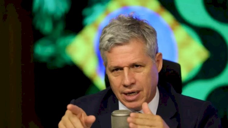 Alimentos estão mais baratos, mas preços devem cair mais, diz ministro