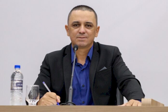 Vereador Vagner Policia solicita espaço para a melhor idade durante os eventos do município.